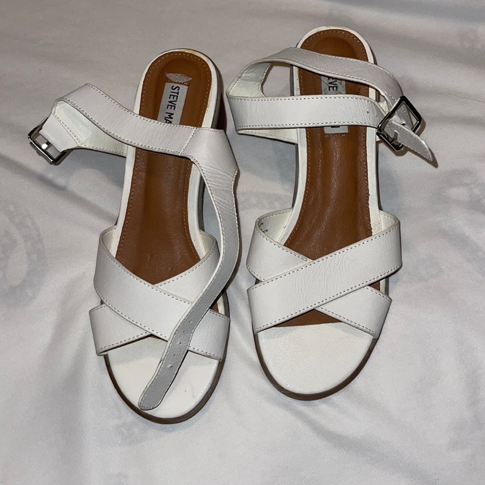 STEVE MADDEN sandals.. brand new never worn. Size 9.